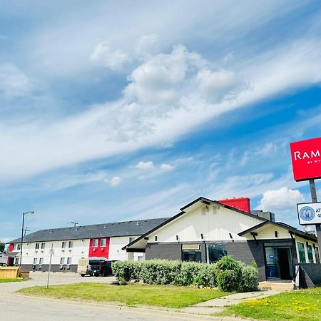 Hotel Ramada By Wyndham Dawson Creek Exteriér fotografie