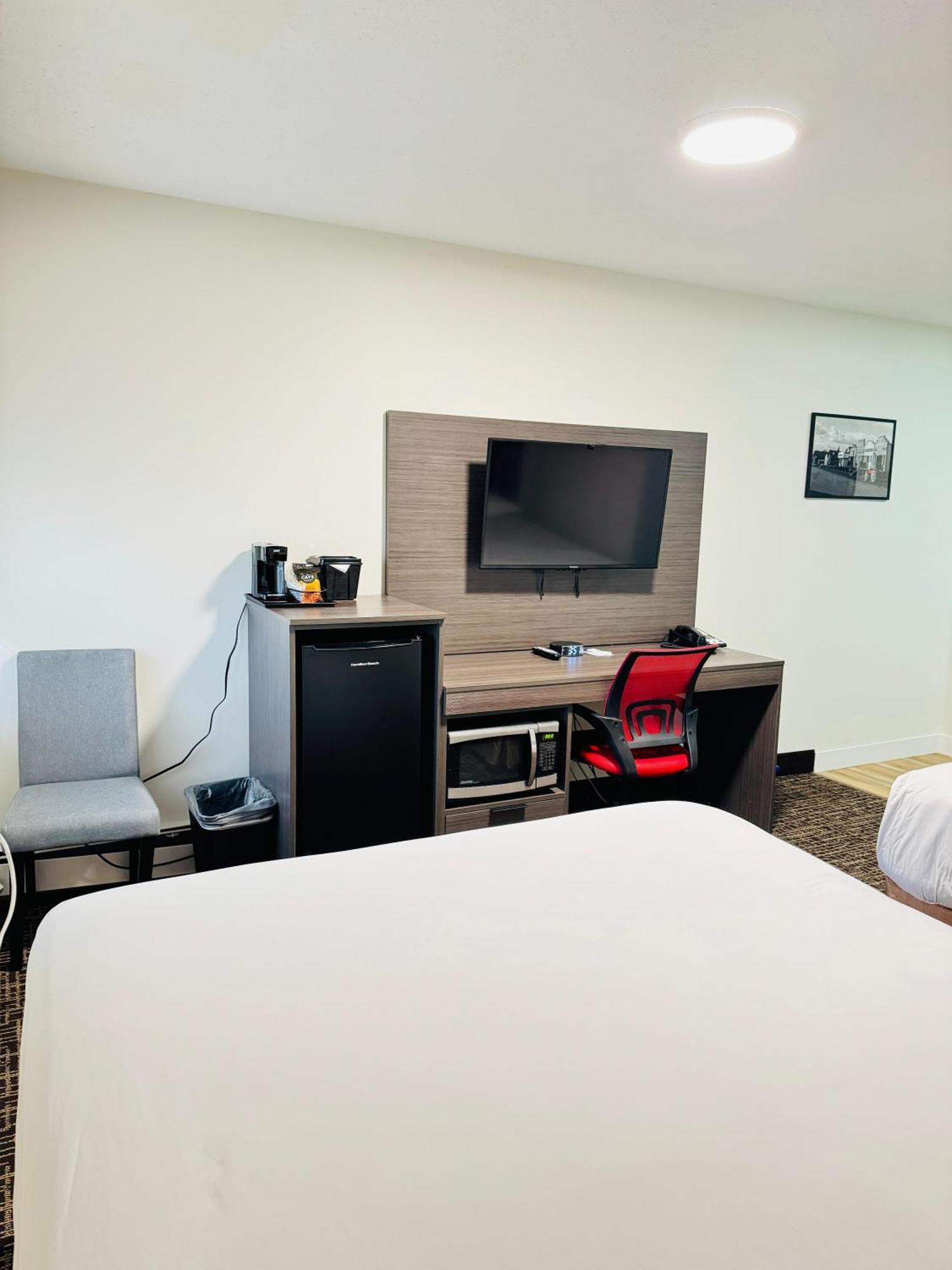 Hotel Ramada By Wyndham Dawson Creek Exteriér fotografie