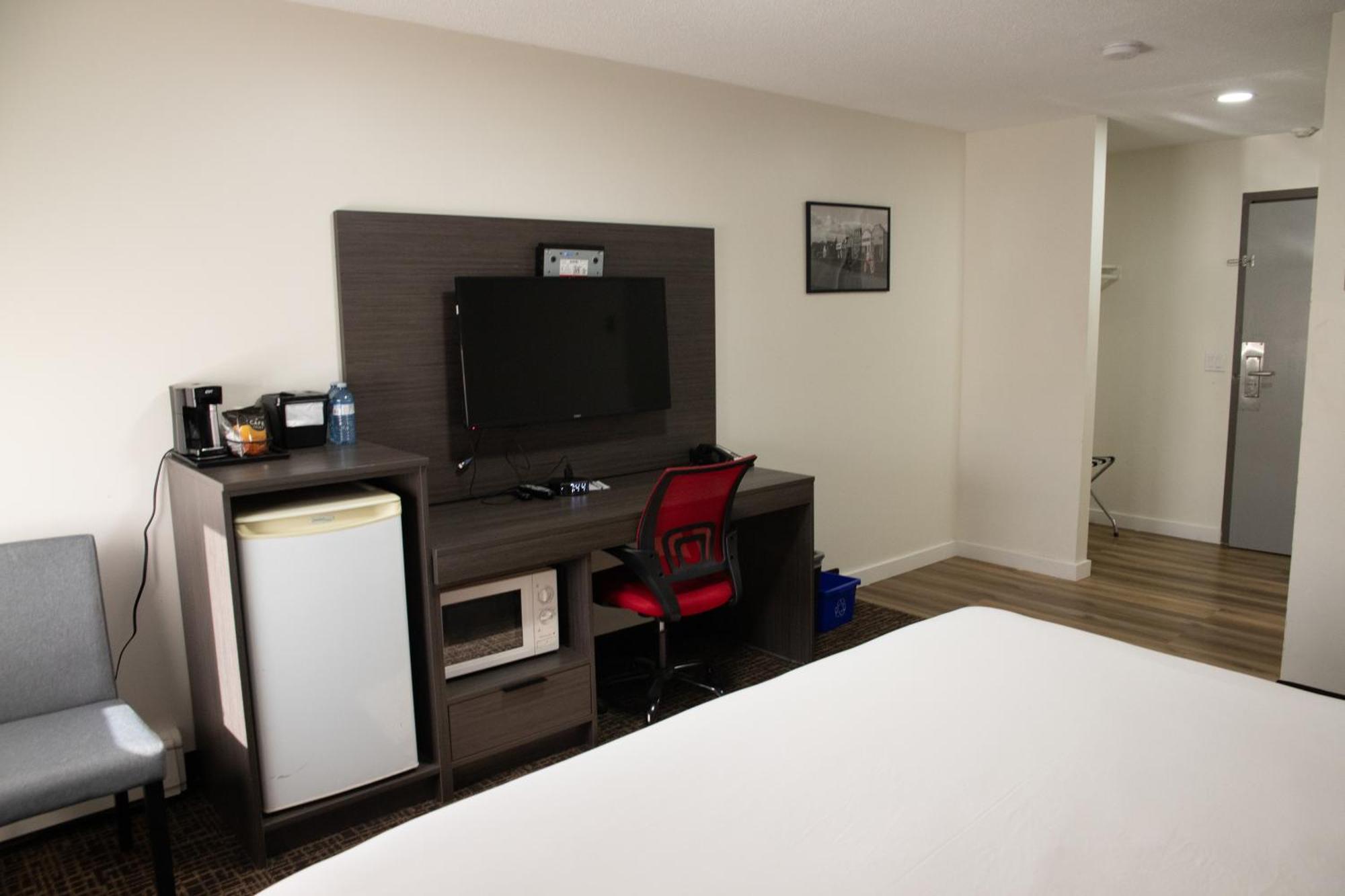 Hotel Ramada By Wyndham Dawson Creek Exteriér fotografie