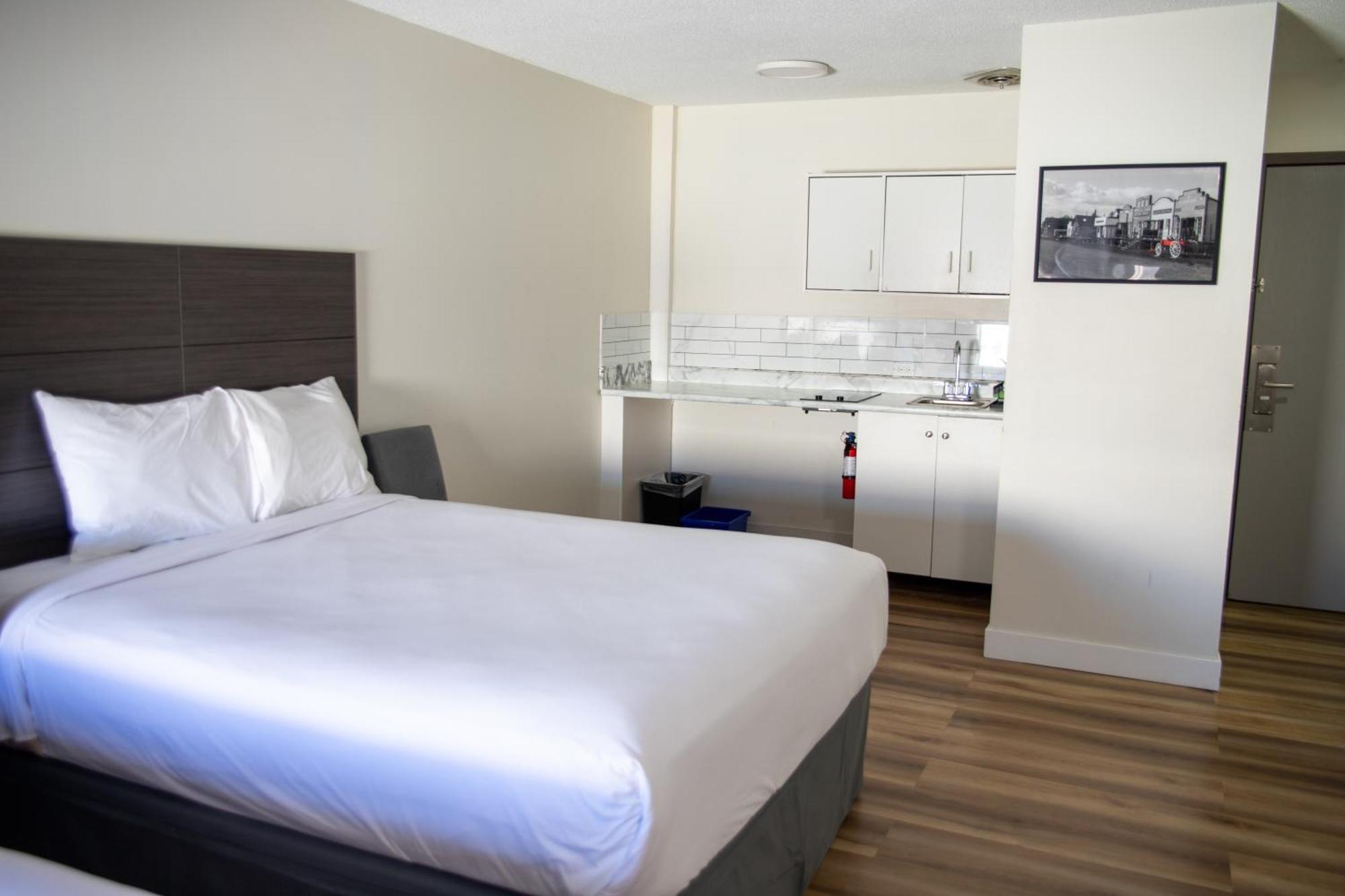 Hotel Ramada By Wyndham Dawson Creek Exteriér fotografie